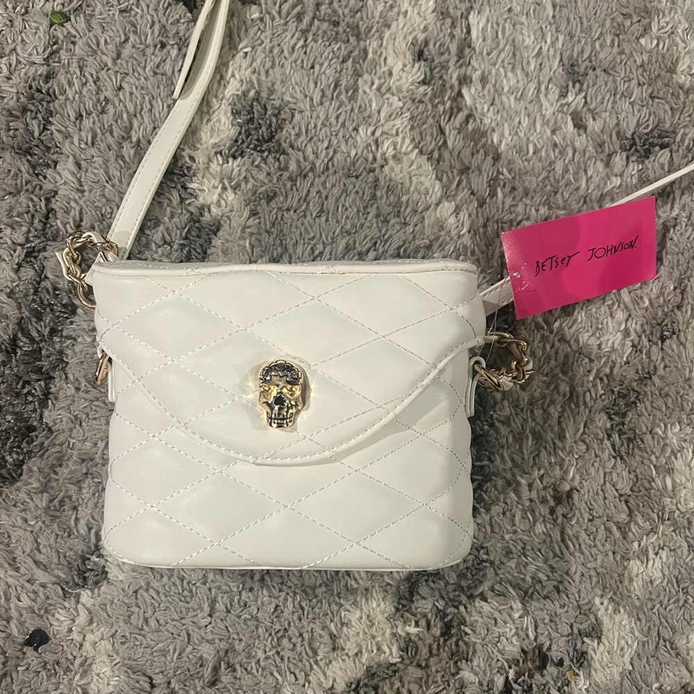 NWT Betsy Johnson Xoviola skull purse